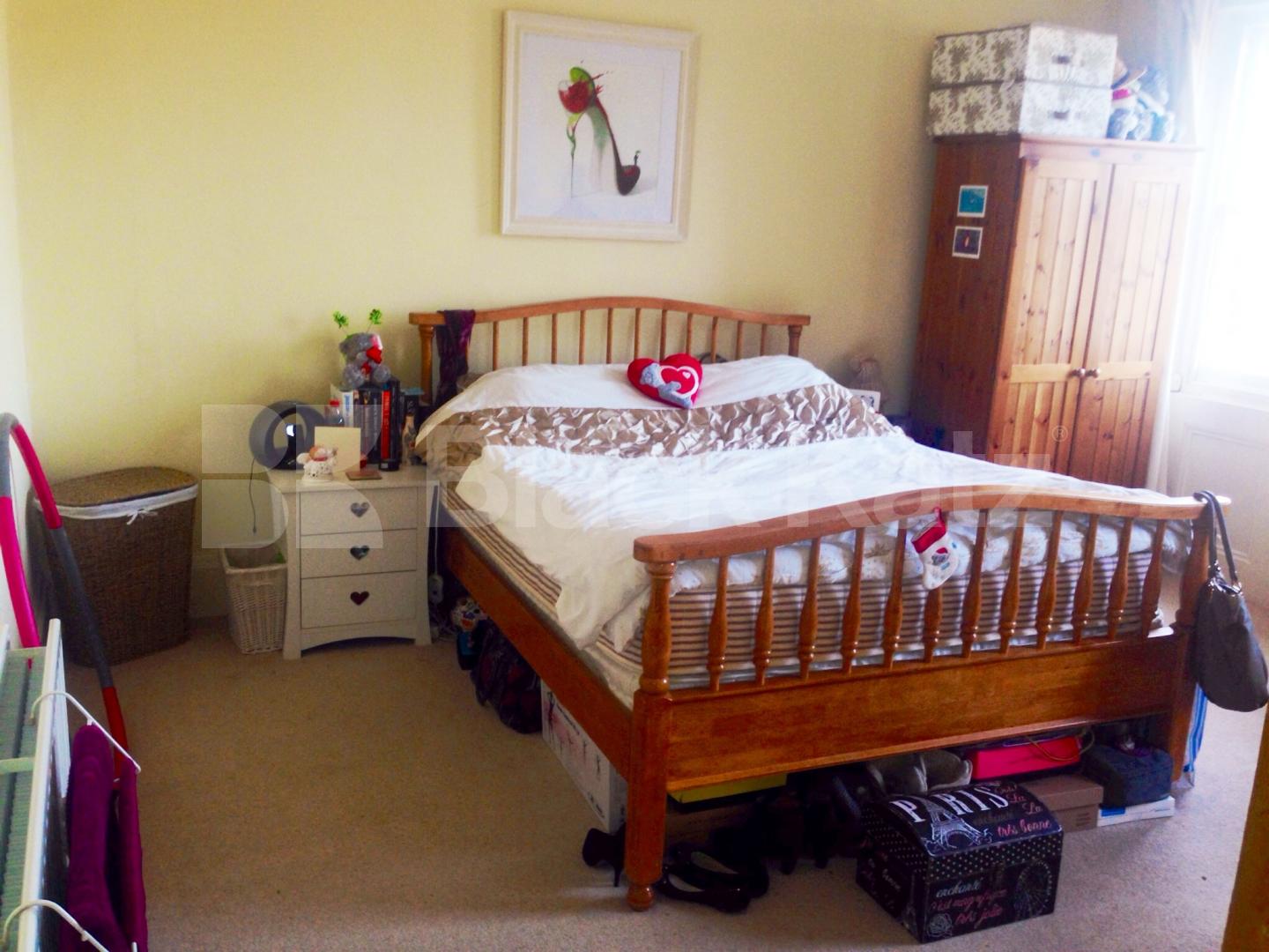 			NEW INSTRUCTION, 3 Bedroom, 1 bath, 1 reception Flat			 Elms Road, Clapham